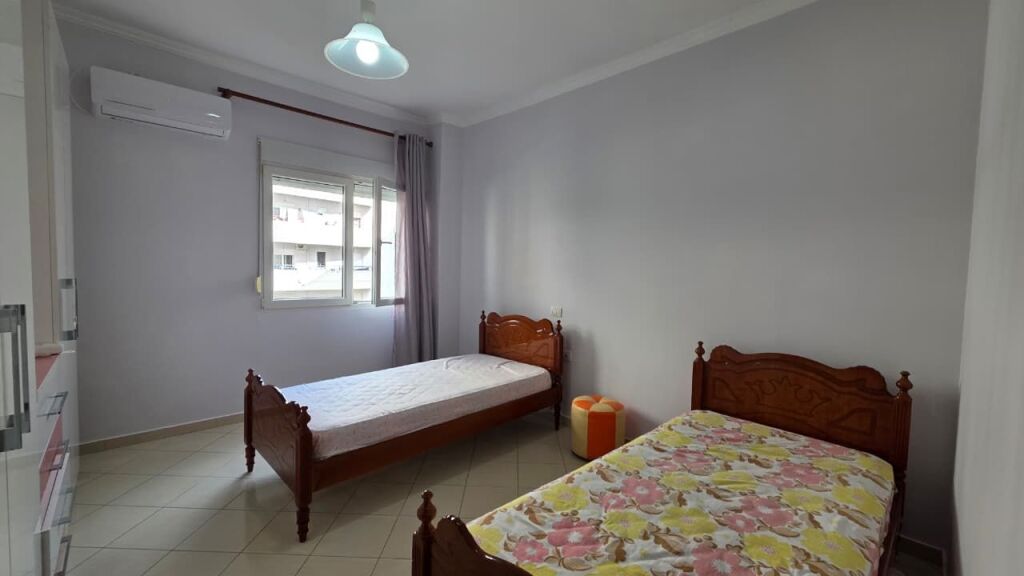 Apartament 3+1+2 me qera,prane Conad ne Bulevard