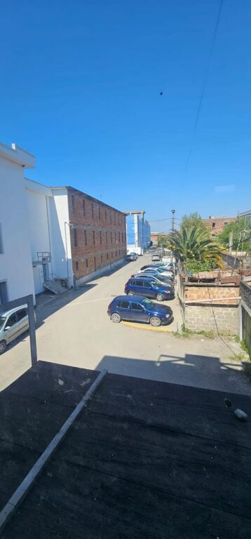 Jepet me Qera Godina 3 kateshe Shkozet Durres