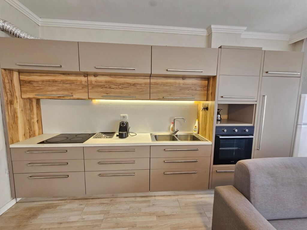 JEPET ME QERA APARTAMENT 2+1 PRANE UJËSJELLËSIT, DURRËS