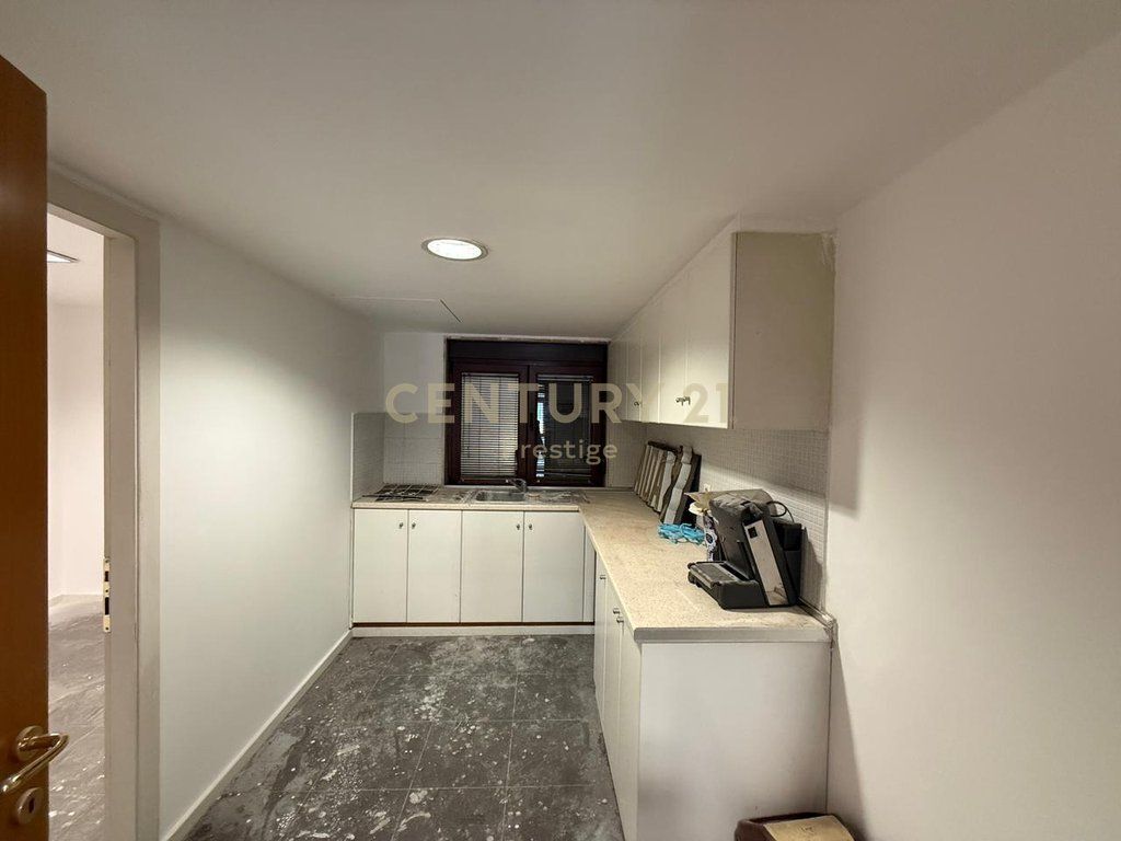 COMMERCIAL/OFFICE SPACE FOR RENT, ELBASAN STREET, TIRANA!