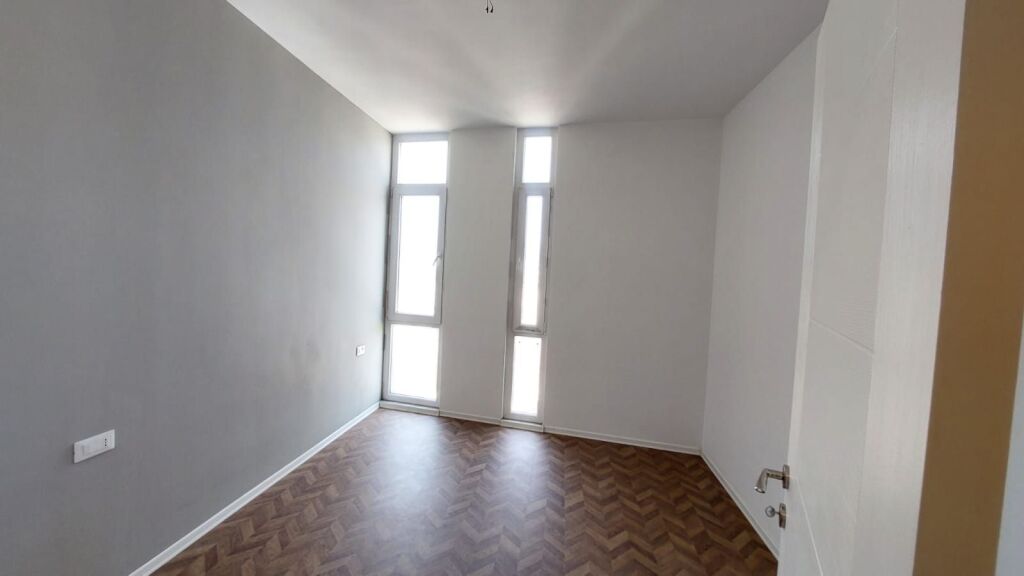 Zyre per qera 90 m2 te Kika 2