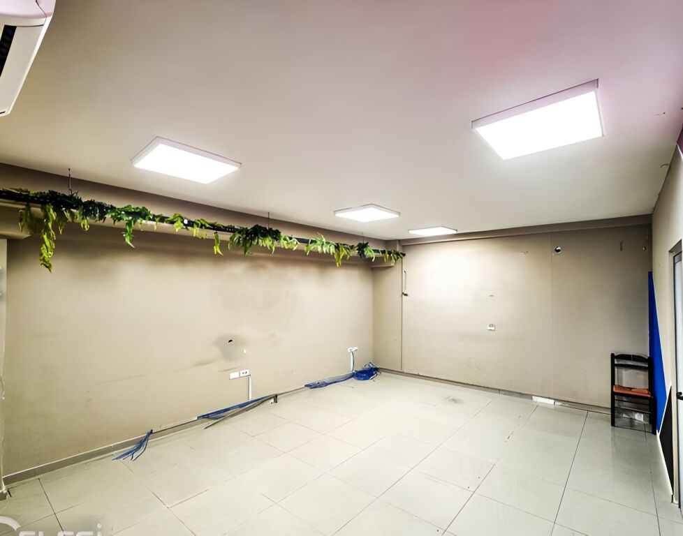 Jepet Ambjent me Qira - Rruga e Dibres, Afer Selvise !