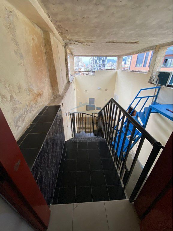 In vendita, Appartamento 2+1, Via delle Barricate, Tirana. Empire67700