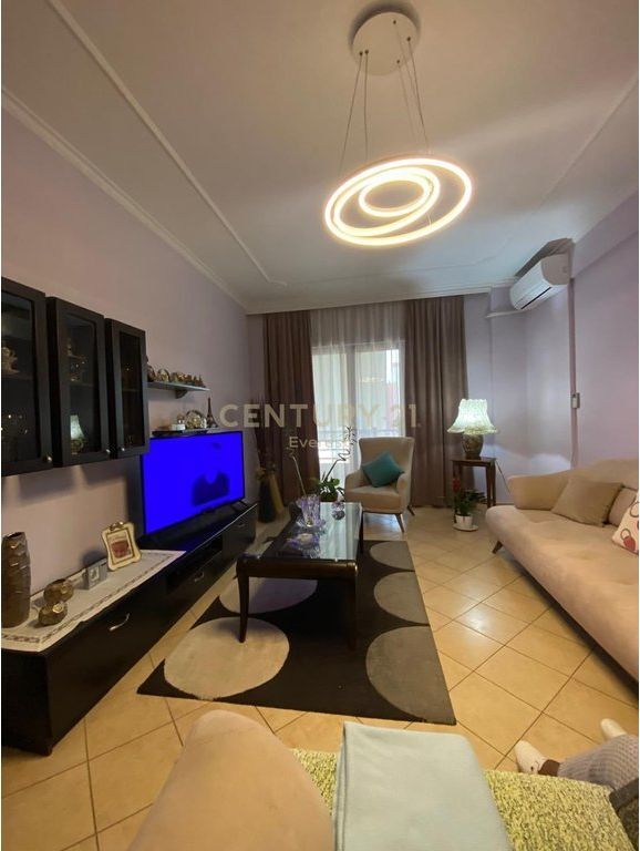 Apartment 2+1+2 for rent on Kavajes Street!