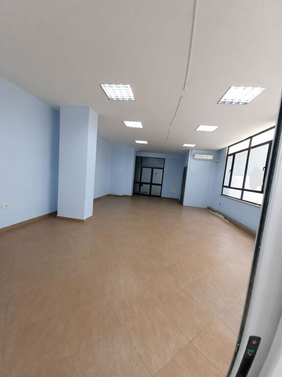 ZYRE ME QERA 90 M2 ISH EKSPOZITA 65.000 LEKE FH-69688