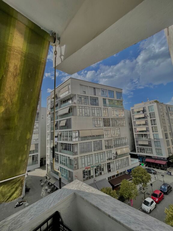 Shtepi me qera ( Komuna Parisit perball Kika 2)