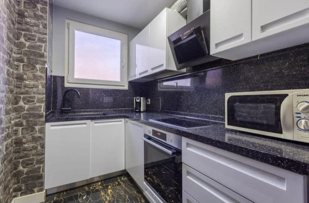 FOR RENT 2+1 APARTMENT - WILSON SQUARE, TIRANA