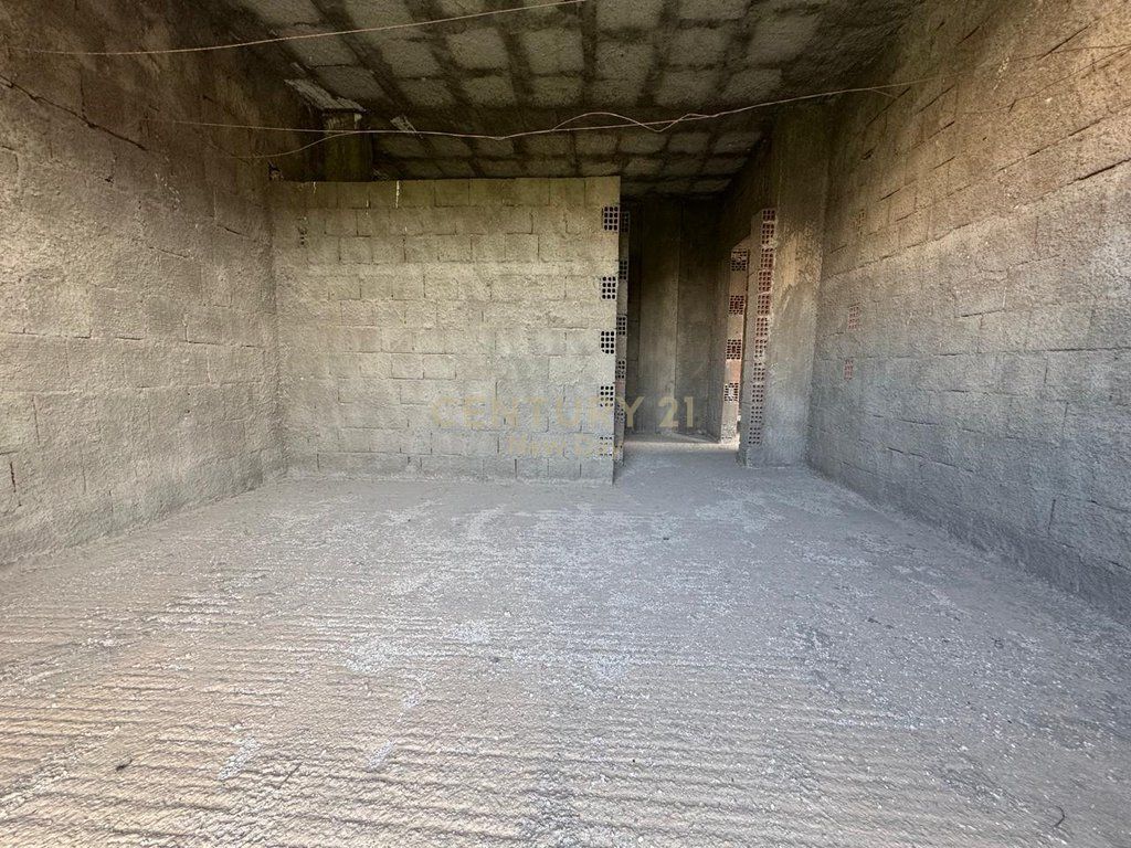 Shitet Vile 2-Kateshe ne Shkozet 235.000 Euro