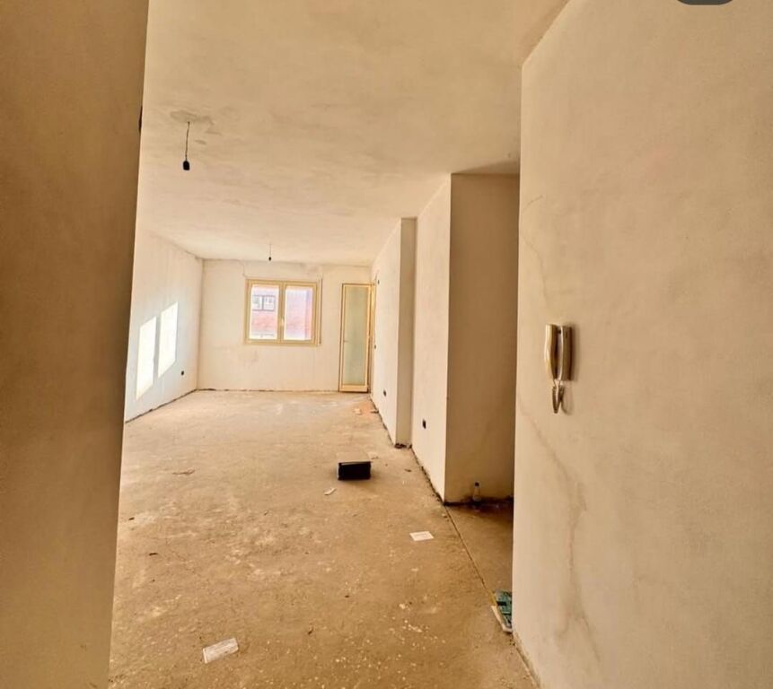 SHITET APARTAMENT 2+1+2+ BALLKON DURRES VILA E ZOGUT MUNDESI PER TA NDAR NE 2 APARTAMENTE 1+1 OSE GARZONIERE