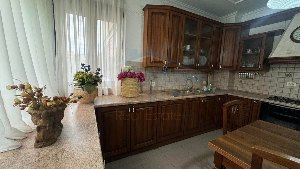 Qera, Apartament 2+1+2, Blloku, Tirane