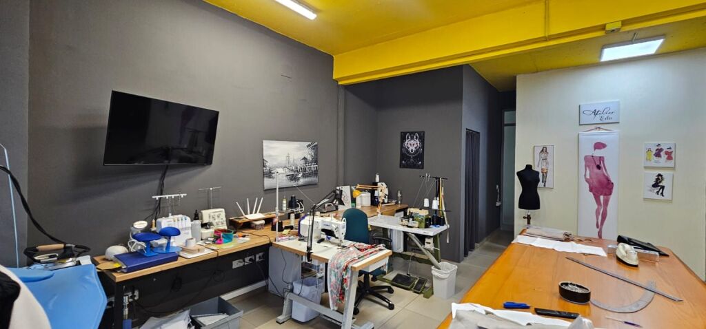 SHITET AMBIENT BIZNESI 100 M2 200.000 EURO PRAN KOLEGJIT ENEIDA