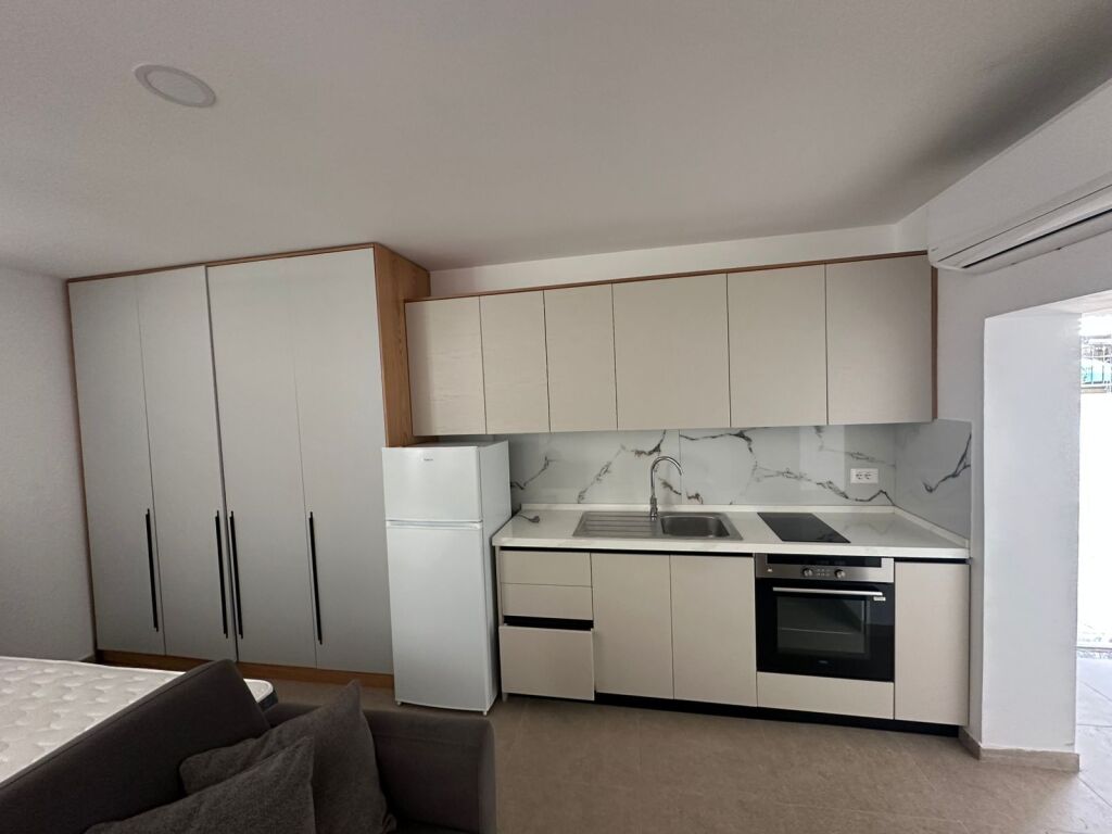 super monolocale in affitto da Hamdi Pepo