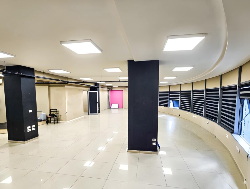 Jepet Ambjent me Qira - Rruga e Dibres, Afer Selvise !