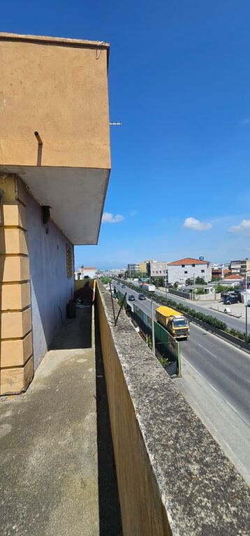 SHITET GODINE 3 KATESHE +BODRRUM SHKOZET RRUGE KRYESORE