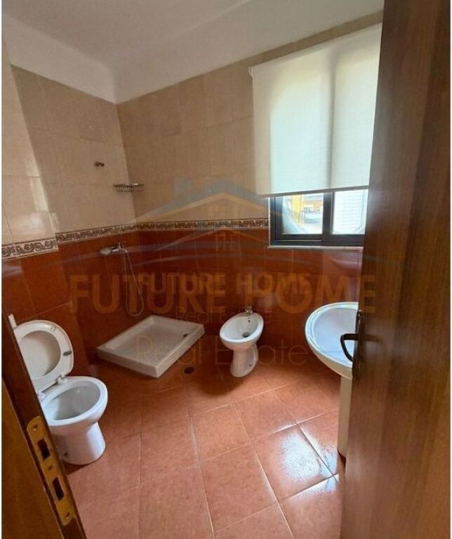 Shitet, Apartament 2+1+2, Rruga e Kosovarëve, Tiranë