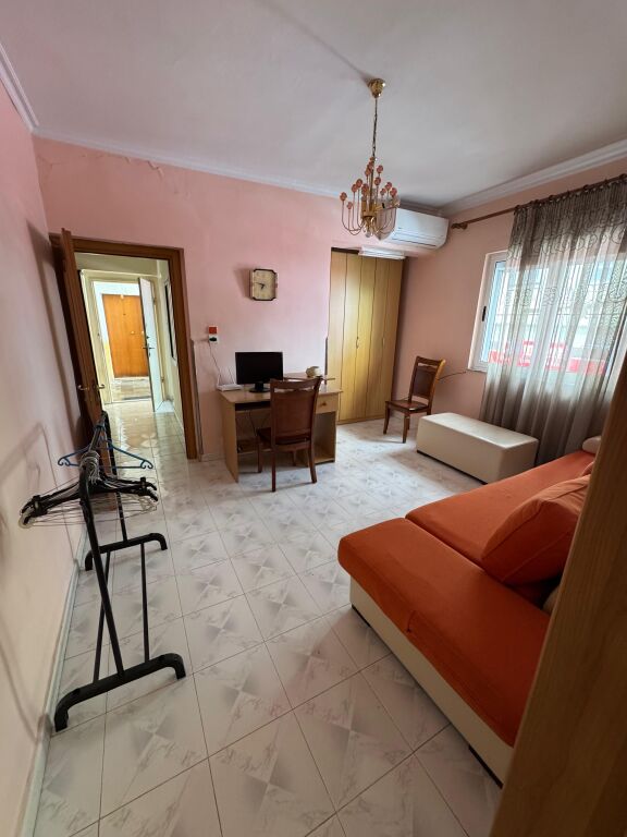 Shitet apartament 2+1 te Selvia