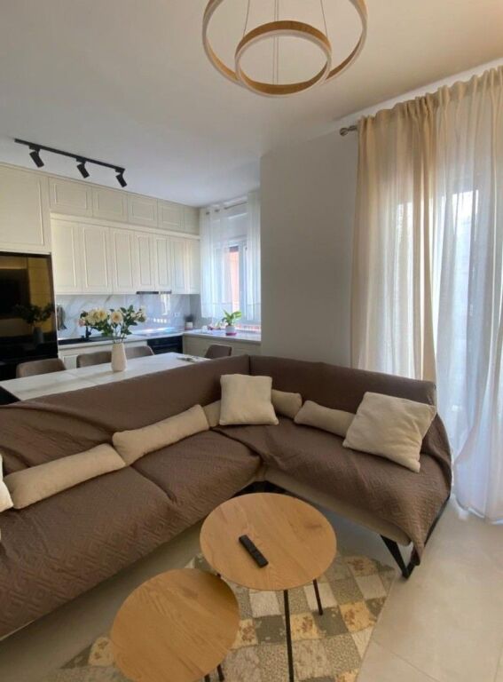 🏡 Apartament 2+1+2 me qira – Pazari i Ri