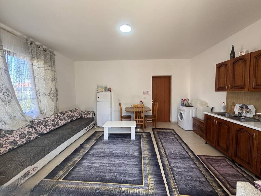 JAPIM ME QIRA APARTAMENT 1+1 NE KATIN 1 TE NJE VILE 3 KATESHE PRANE VILAVE GJERMANE! 400 € /Muaj