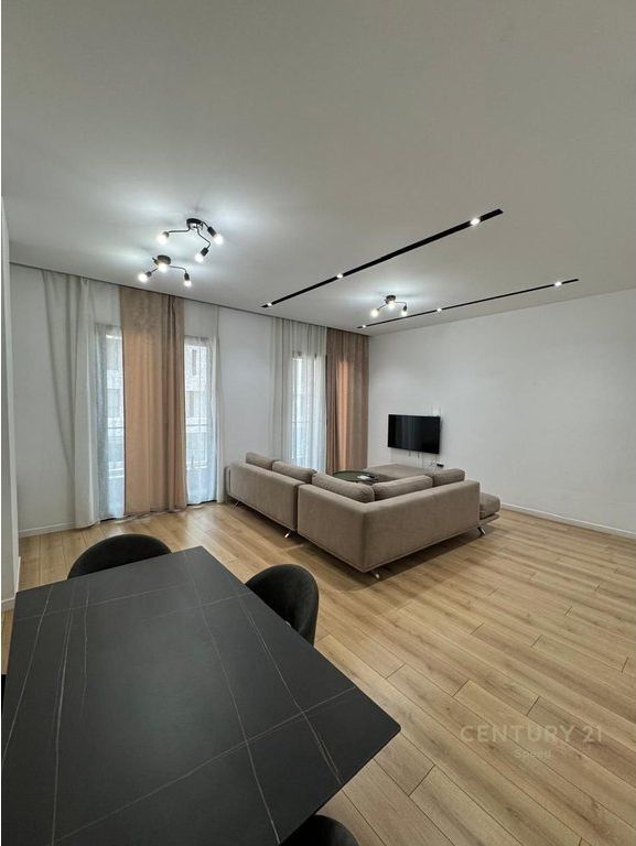 Apartament 2+1+2 me qira tek Square 21!!