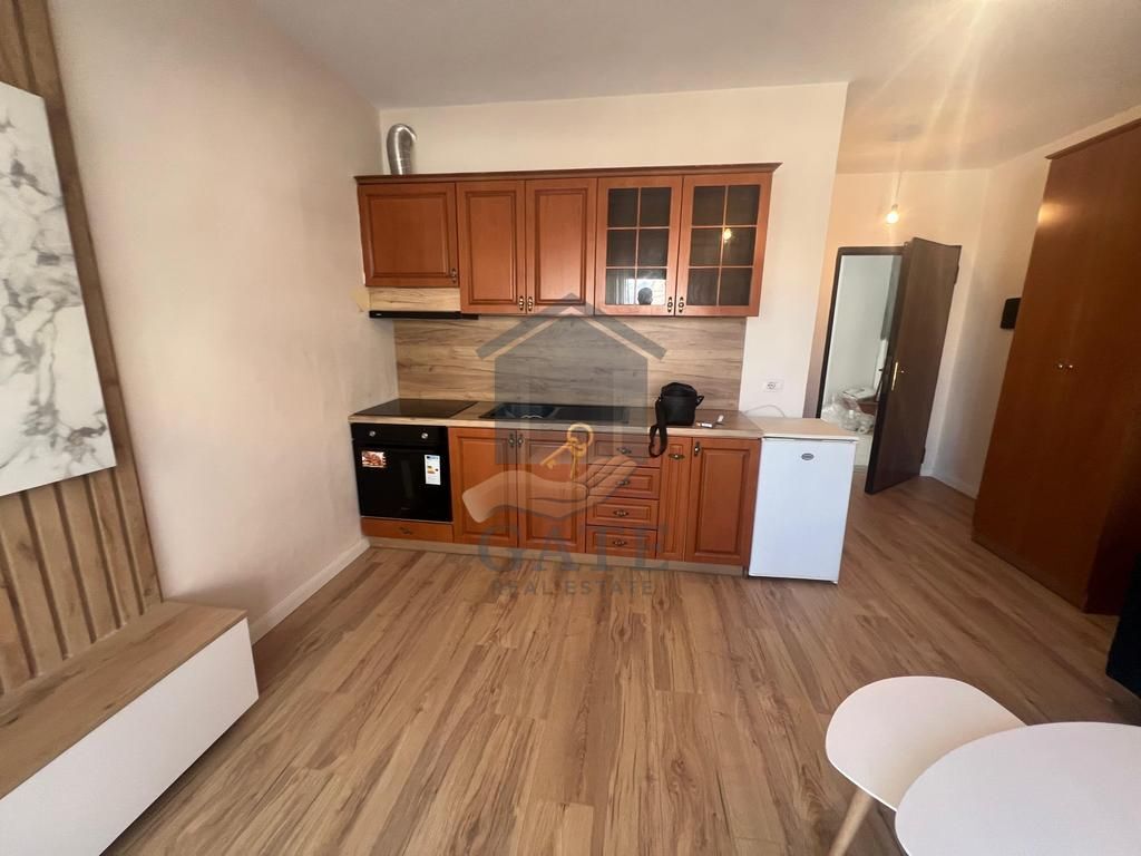 Shitet garsoniere në vijë të dytë nga deti