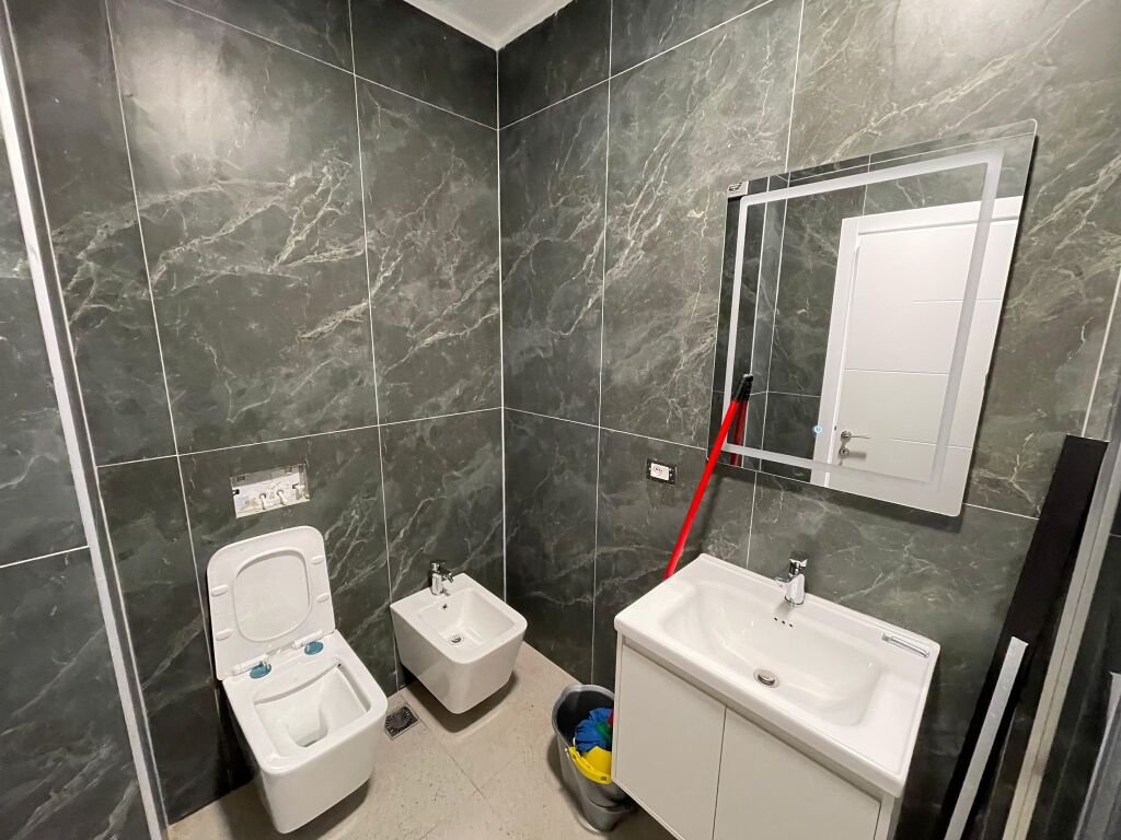 Jepet me qera apartament 1+1 Kompleksi Ndregjoni, Rruga Jordan Misja