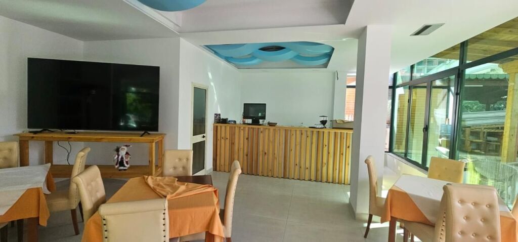 Shitet Bar Restorant + Apartament Golem Prane Hotel Flower