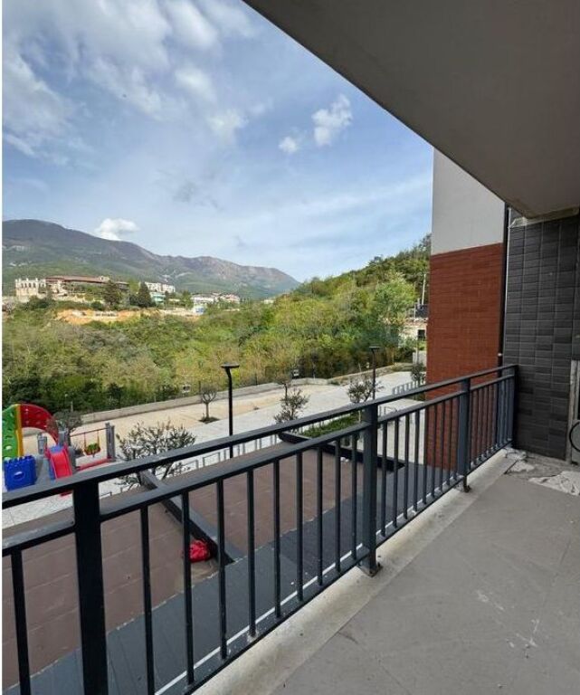 Shitet, Duplex , Fresk , Tiranë