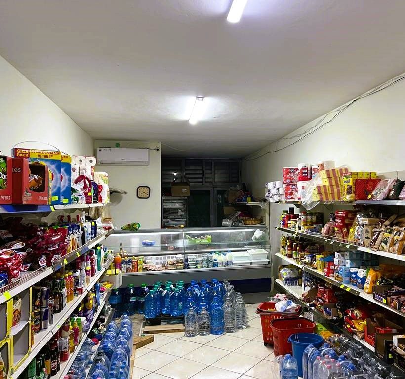 Ambjent komercial per shitje tek Komuna e Parisit