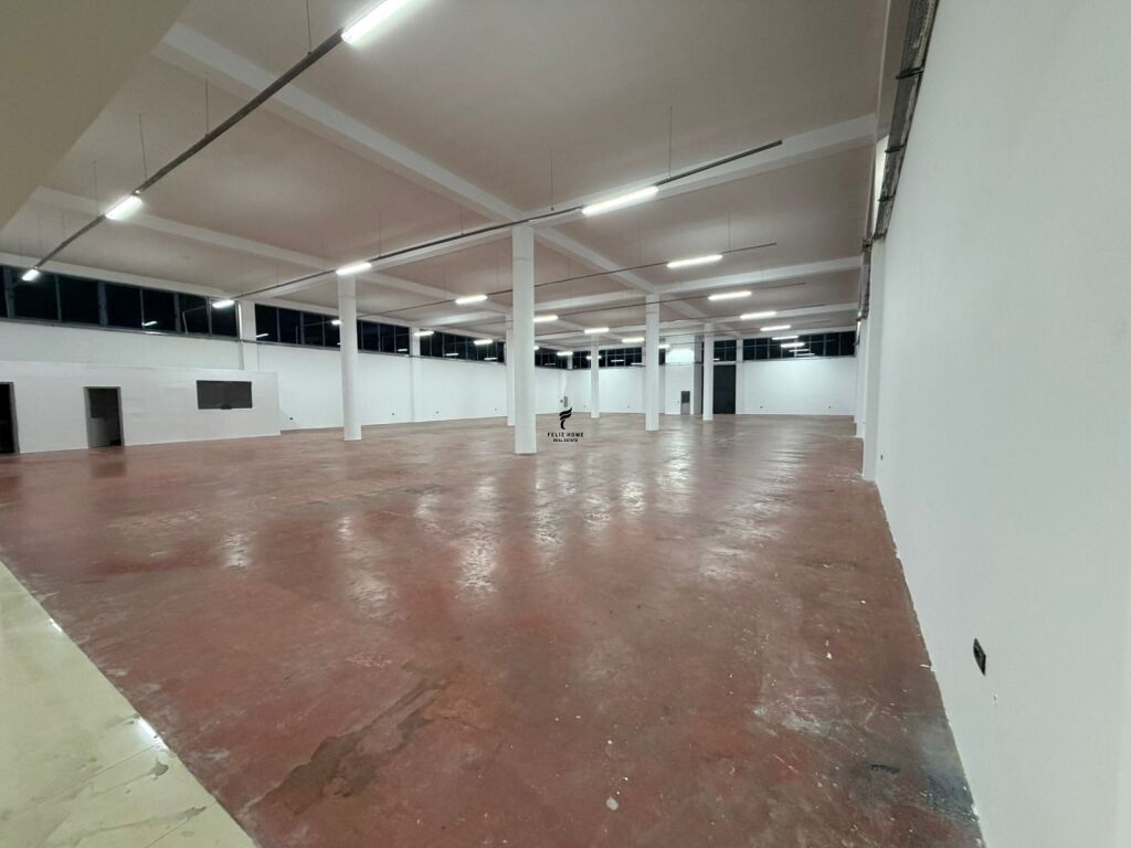 WAREHOUSE FOR RENT 1600 M2 RINAS 6500 EURO FH-69701