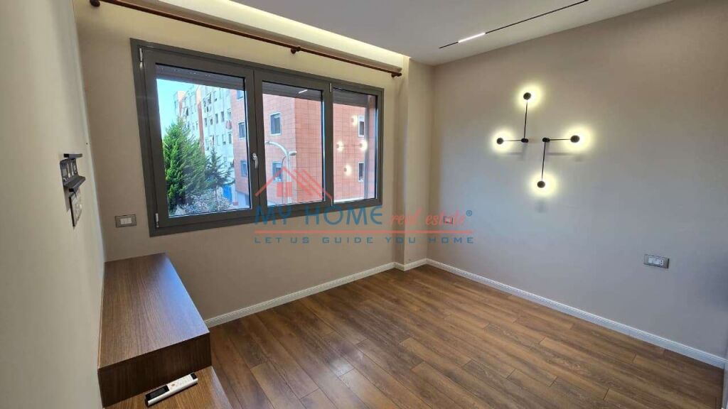 Proprietà Esclusiva! Appartamento 2+1+2 Posti Auto in vendita Tower Bridge 4 Tirana