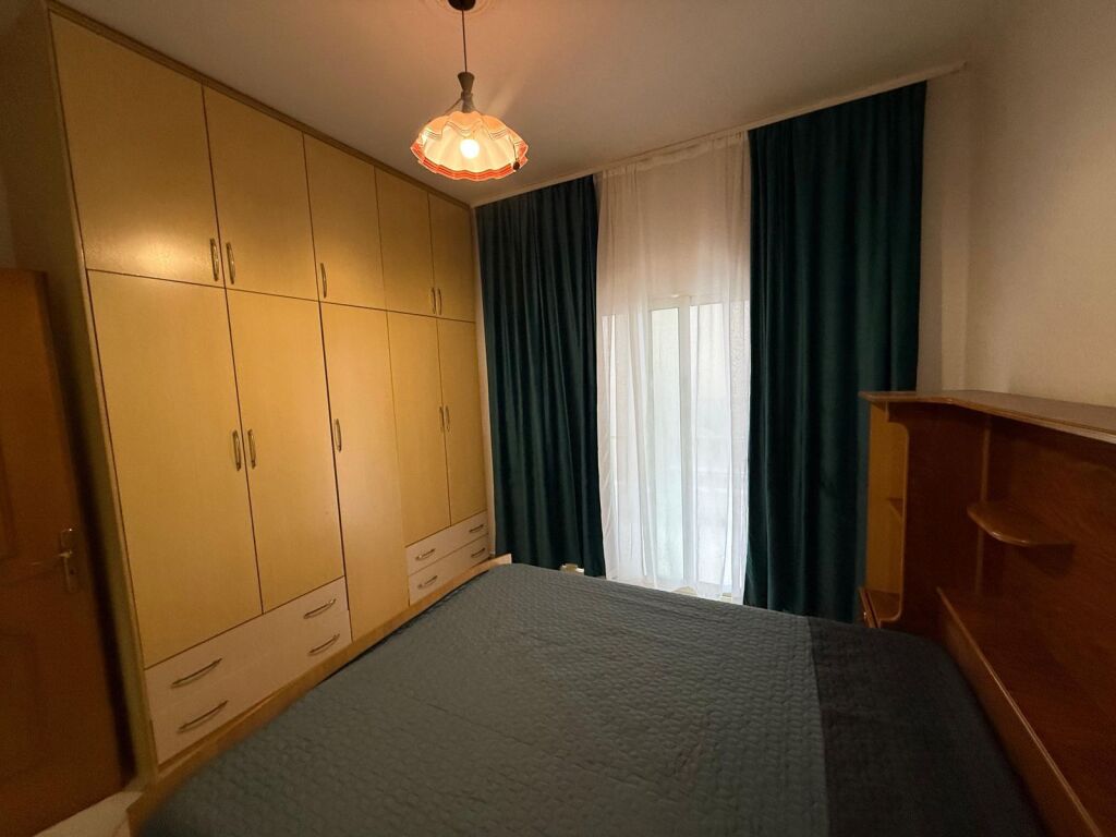 Jepet me qera apartamenti 2+1  Prane vala parkut