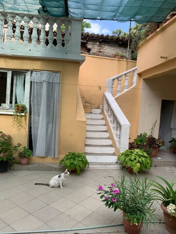 Shitet vile 2 kateshe bashk me 2 dydane prane Gjykates Durres