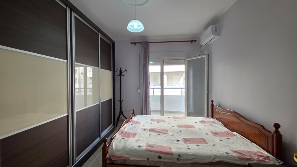Apartament 3+1+2 me qera,prane Conad ne Bulevard