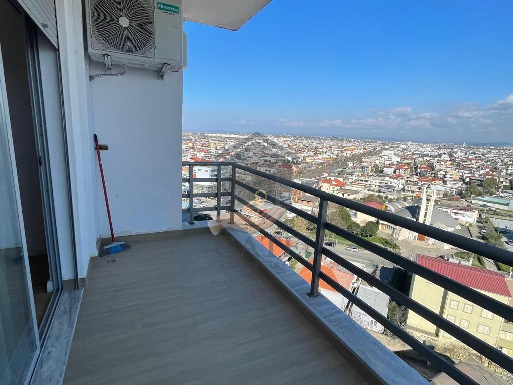 Jepet me qira apartament 2+1 me dy ballkone dhe dy tualete në zonën e Ish URT