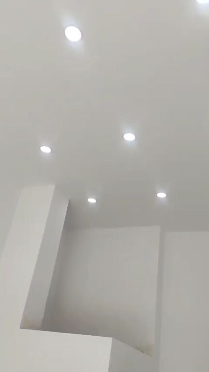 NEGOZIO 50000 LEKE. VIA 5 MAJI. DIETRO IL CONCORD CENTER.