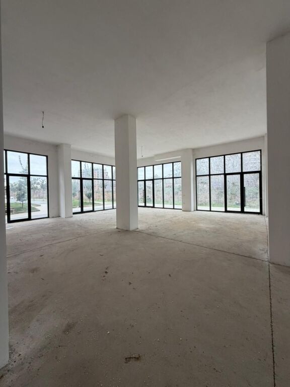 AMBIENTE COMMERCIALE 300M2 IN AFFITTO VICINO ASTIR