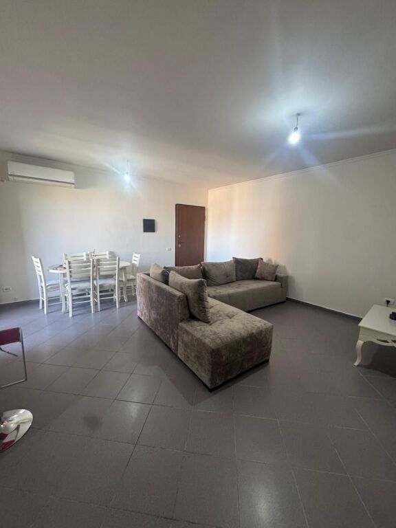 Super ap 1+1 tek kopshti botanik pran xhamise