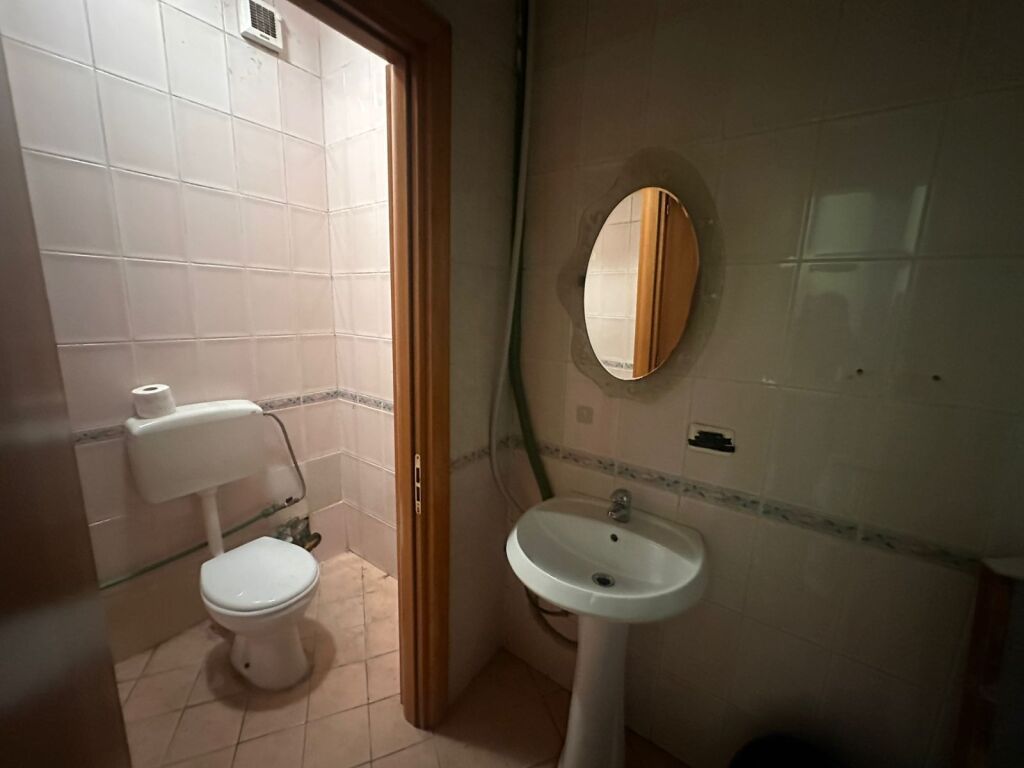 Dyqan per qira , Qender 550Eur