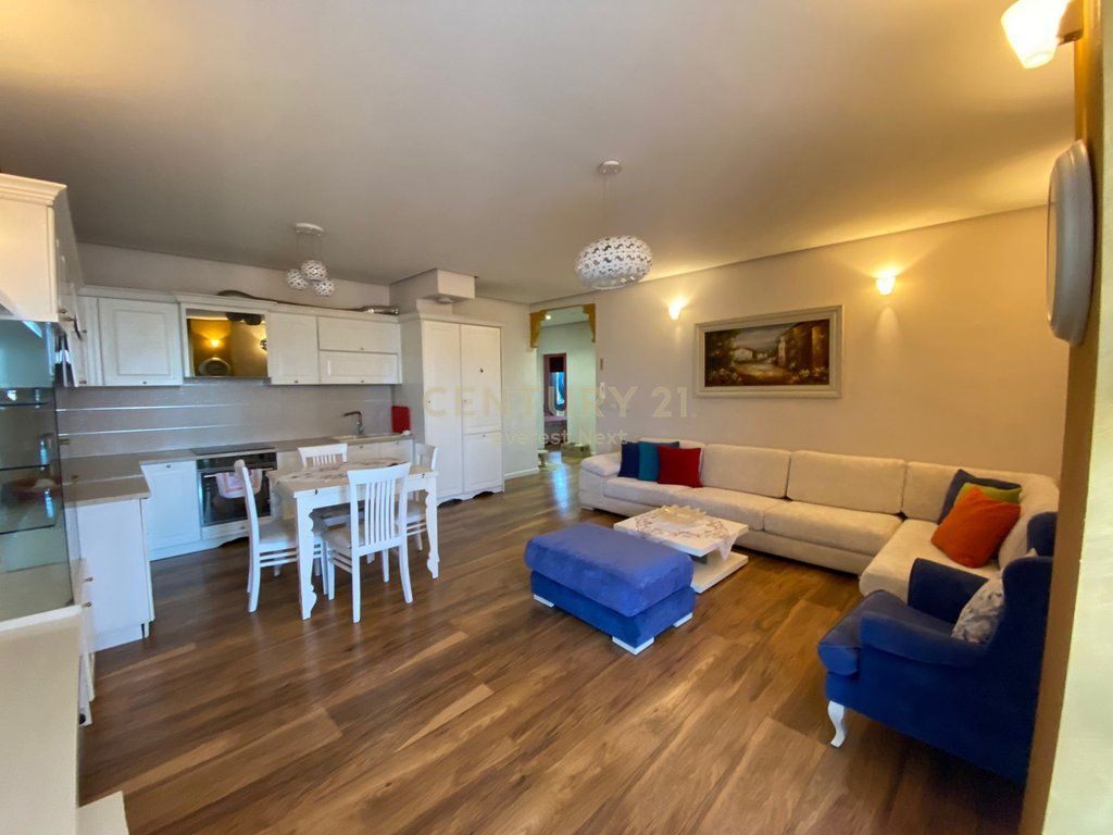 Shitet Apartament 2+1+2 ne Xhamllik