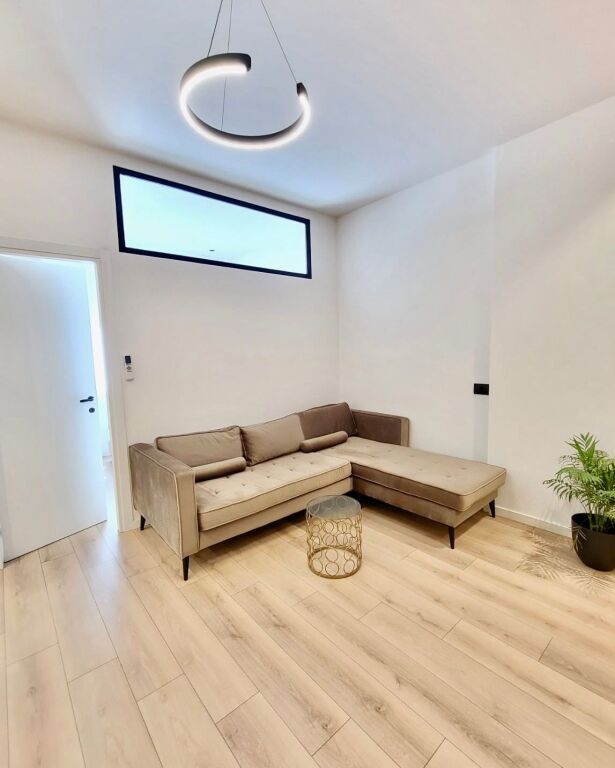 Shitet 1+1 tek Bulevardi i Ri , 120.000€