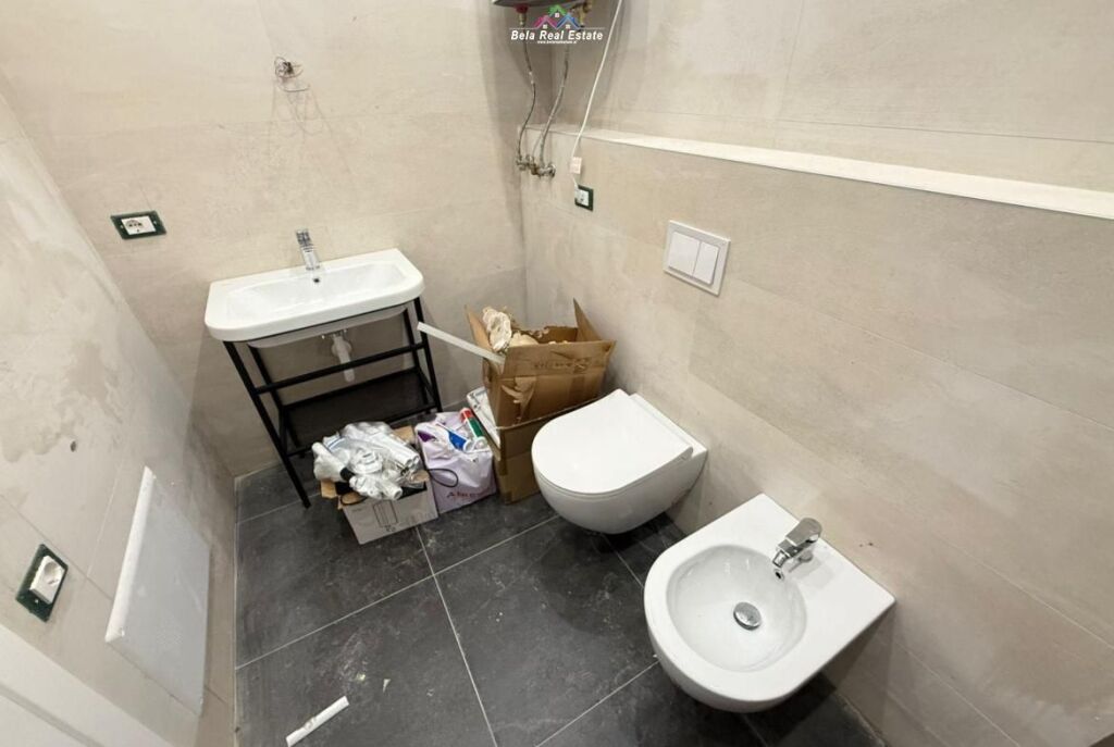 Zyre Me Qera 2+1 Tek Komuna e Parisit ( ID BZ2919) Tirane