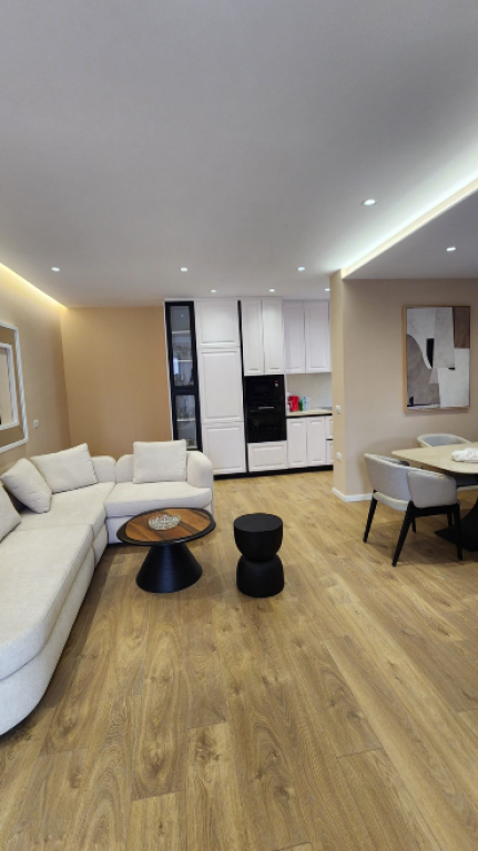 🏡 SHITET APARTAMENT 2+1+2 – RRUGA E DURRËSIT