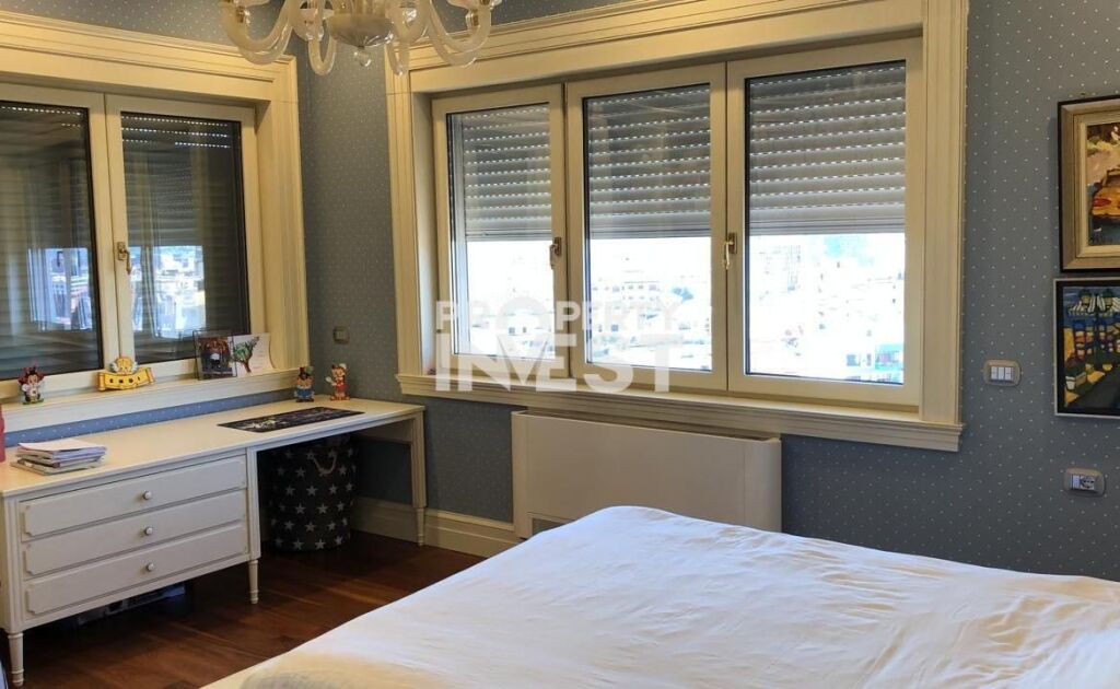 Shitet Penthouse 4+1 Vila Gold, prane Kompleksi Halili rruga e Dibres