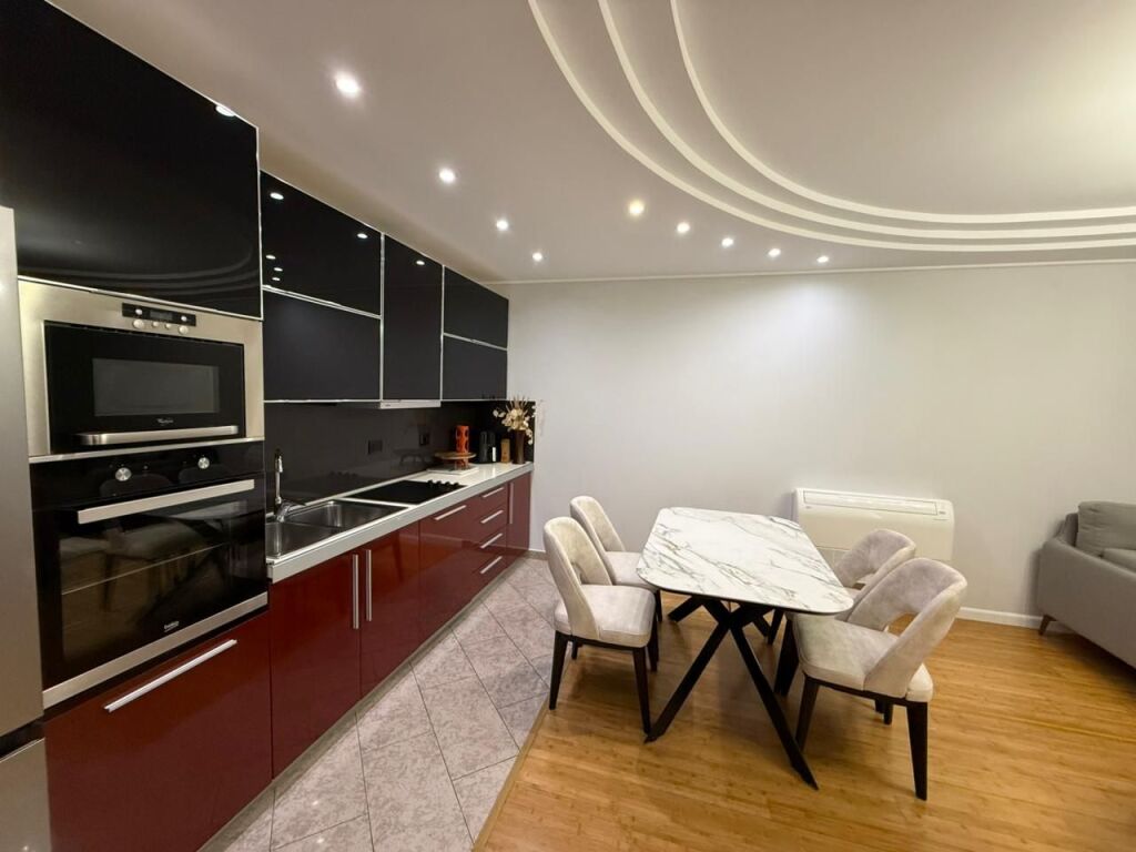 JEPET ME QIRA APARTAMENT 2+1+2 PRANE AMBASADES AMERIKANE, TIRANE!