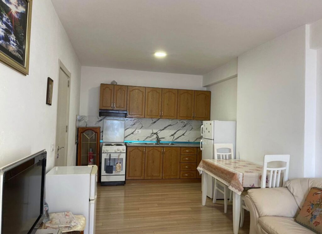 Shitet Apartament 3+1+2 te Rruga 5 Maji