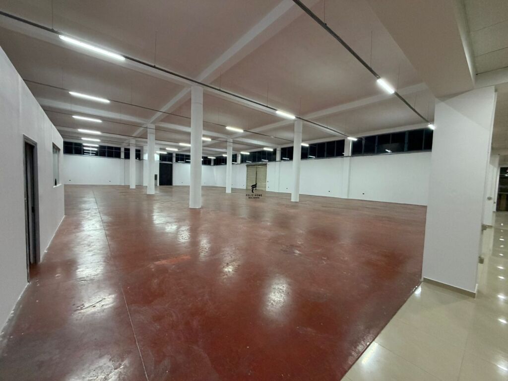 WAREHOUSE FOR RENT 1600 M2 RINAS 6500 EURO FH-69701