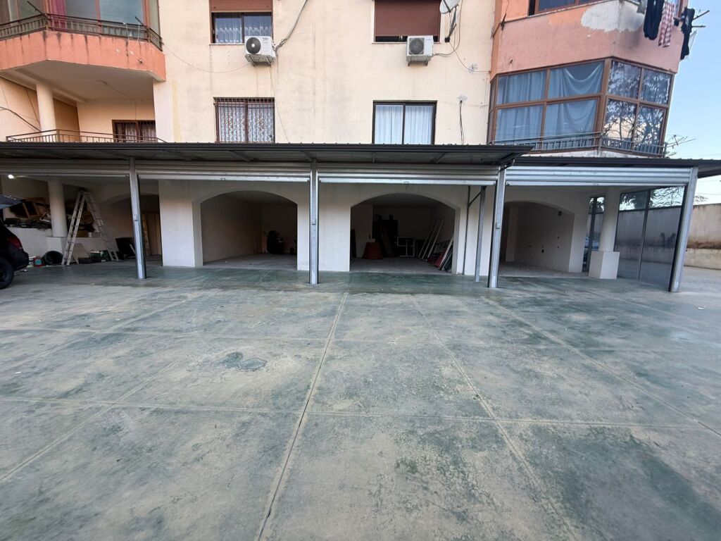 GODINË 5-KATËSHE ME QERA “LAPRAK” 15.000 EURO