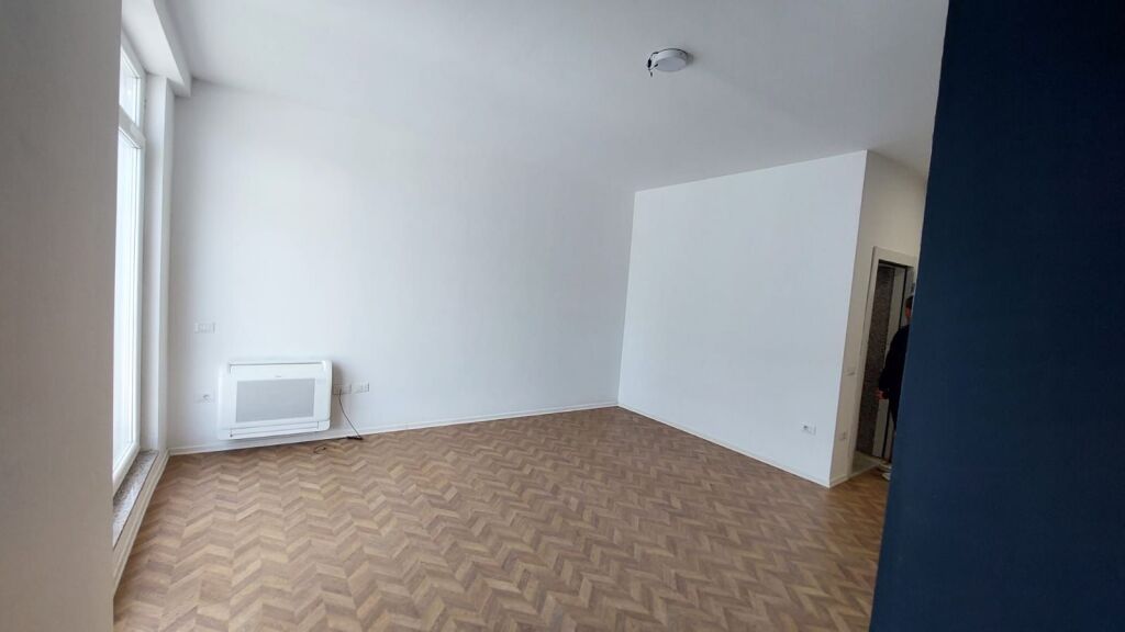 Office for rent, Paris Commune