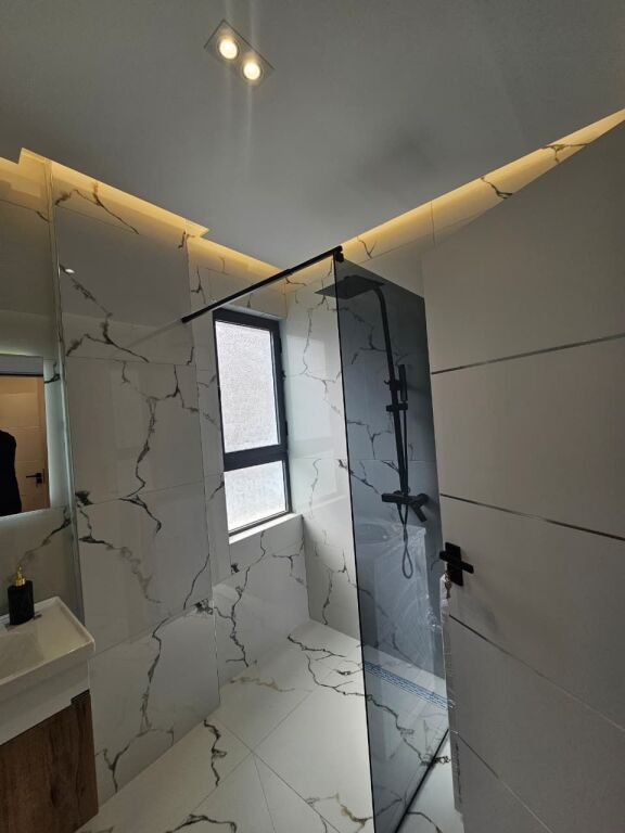 Shitet apartament 2+1+2 tek Pallati me Shigjeta