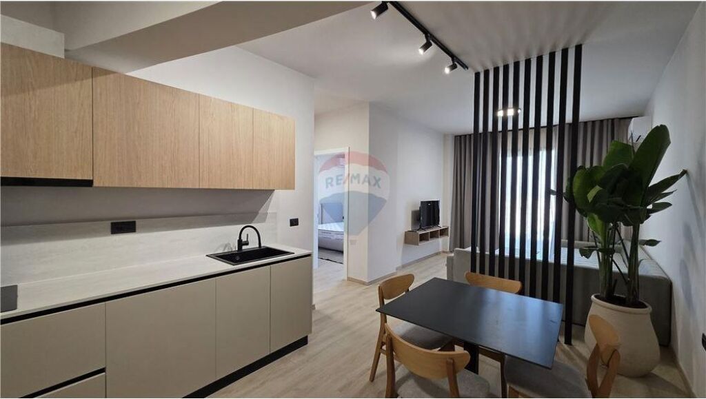 🌊 APARTAMENT LUKSOZ 1+1 NË SHITJE – LUNGOMARE, VLORË 🏖️